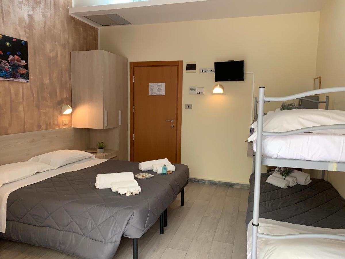 Hotel Palma Benessere Ріміні Екстер'єр фото