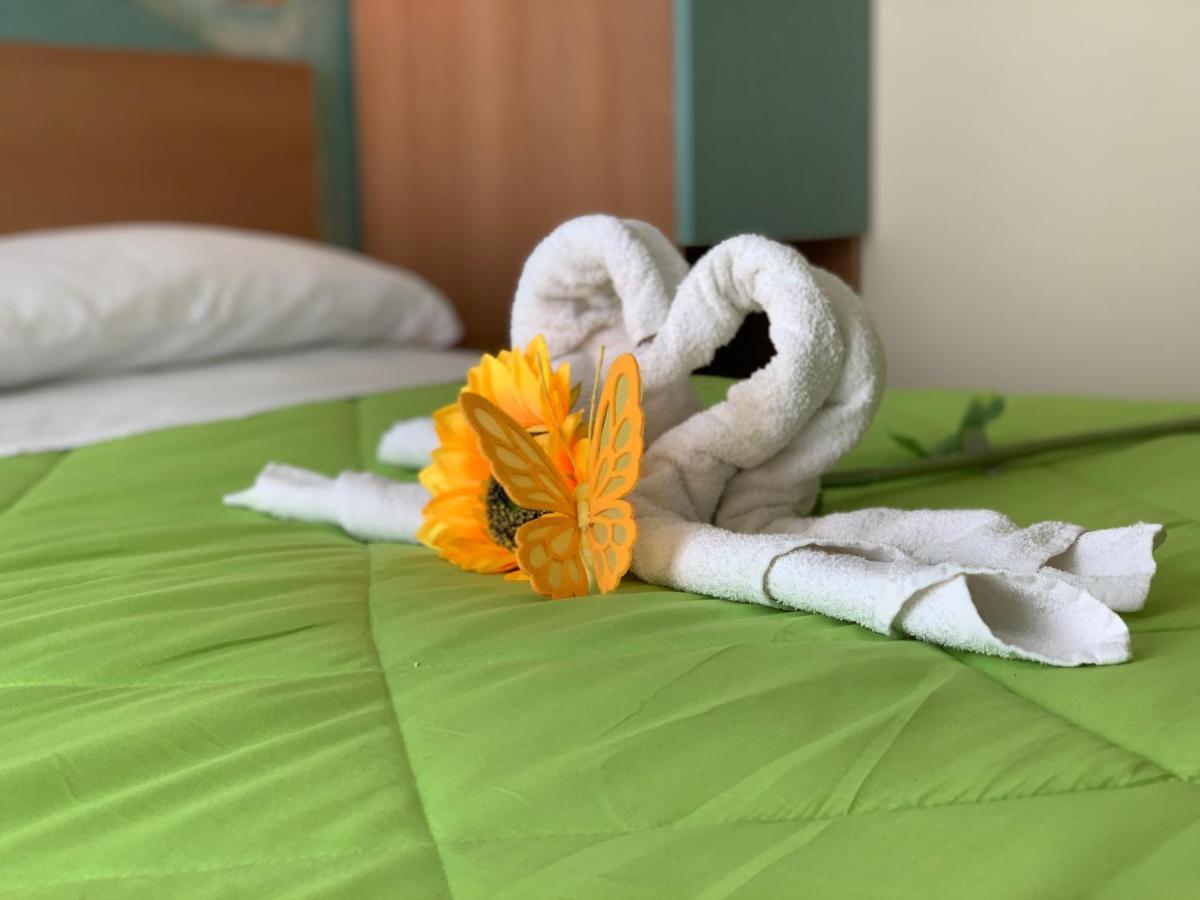 Hotel Palma Benessere Ріміні Екстер'єр фото